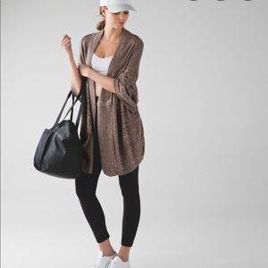 ✨Lululemon breeze easy wrap✨